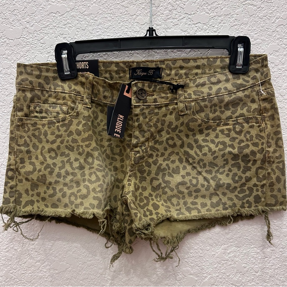 Women's Leopard Print Shorts - Green B5
